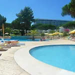 Spacious In 130 M² With Pool *