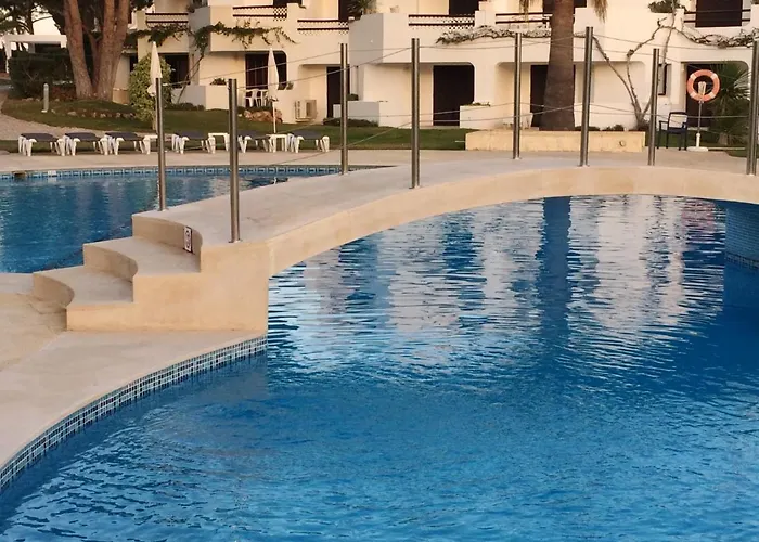 Spacious In 130 M² With Pool *