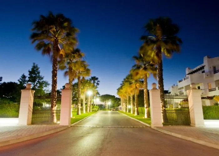Spacious In 130 M² With Pool Appartamento *
